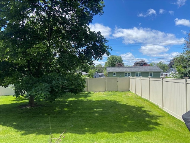 1018 S Spring St, Palmyra, MO 63461 - view of yard with a gate