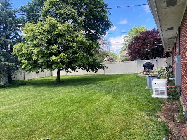 1018 S Spring St, Palmyra, MO 63461 - view of yard