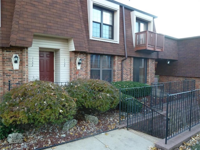 1133 Appleseed Ln Unit B, Saint Louis, MO 63132 - property entrance featuring a balcony and brick siding