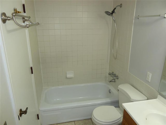 1133 Appleseed Ln Unit B, Saint Louis, MO 63132 - bathroom with toilet, vanity, and bathtub / shower combination