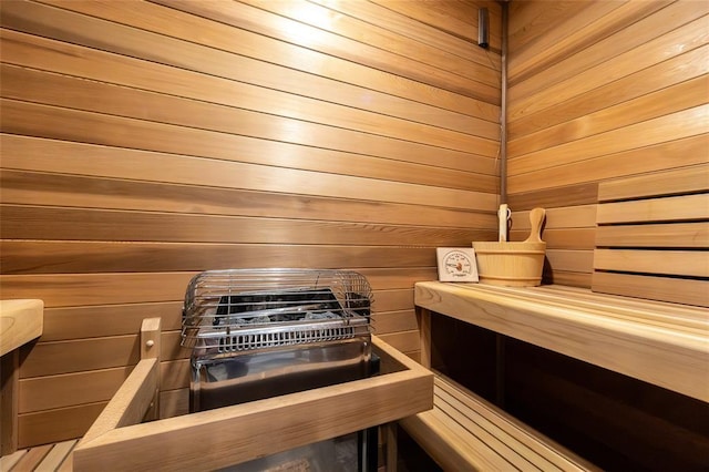 11475 Slate Cir, Rolla, MO 65401 - relaxing sauna with wooden walls