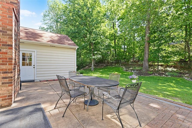 5810 Sorrel Tree Ct, Saint Louis, MO 63129 - view of patio with outdoor dining area
