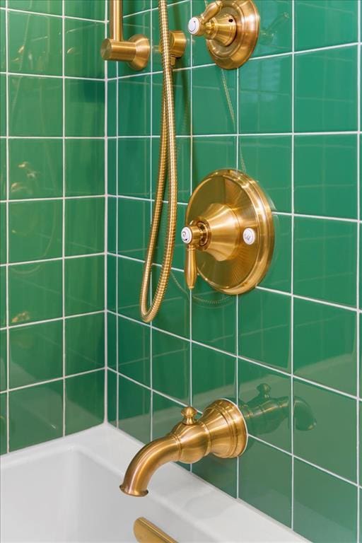 4366 Swan Ave, Saint Louis, MO 63110 - view of bathroom