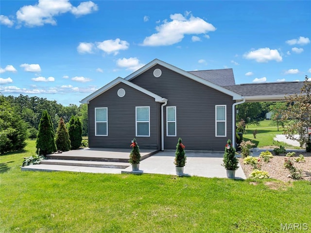 125 Foxwoods Ct, Troy, MO 63379 - rear view of house with a lawn and a patio