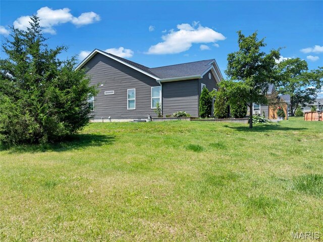 125 Foxwoods Ct, Troy, MO 63379 - view of side of property with a yard