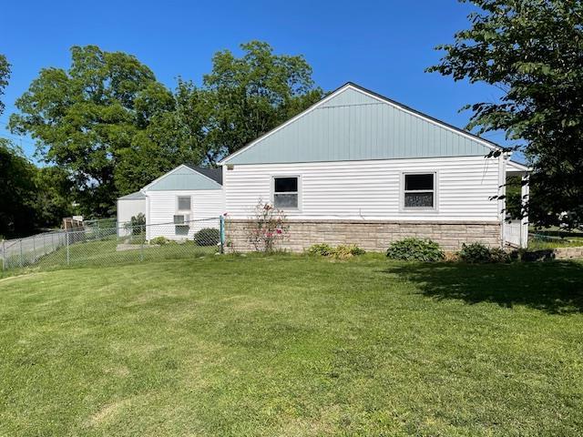 212 E N St, Benton, MO 63736 - view of side of home