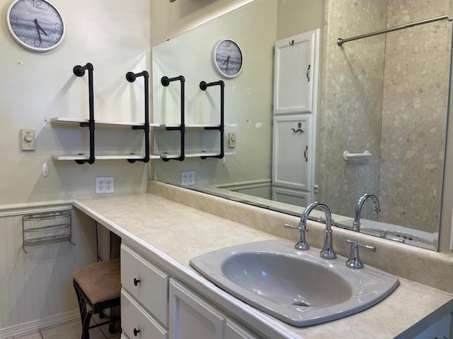 212 E N St, Benton, MO 63736 - bathroom with vanity