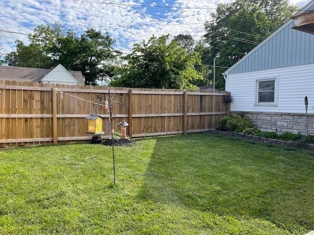 212 E N St, Benton, MO 63736 - view of yard
