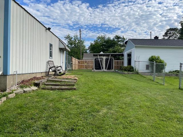 212 E N St, Benton, MO 63736 - view of yard