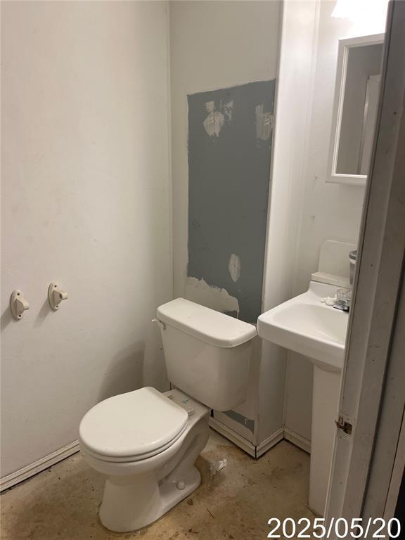 13083 Hencher Rd, De Soto, MO 63020 - bathroom with toilet