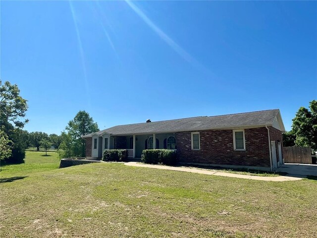 17250 Brewster Ln, Crocker, MO 65452 - view of front facade featuring brick siding and a front lawn