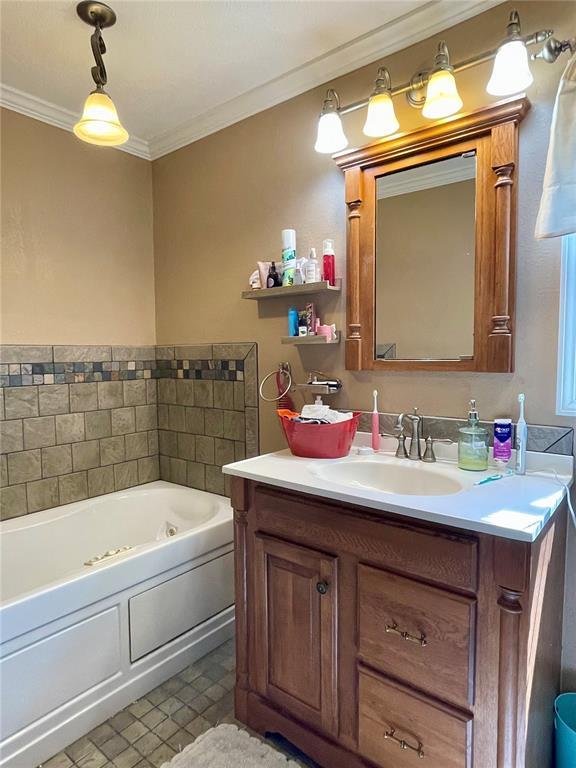 17250 Brewster Ln, Crocker, MO 65452 - full bath featuring vanity, crown molding, and a garden tub