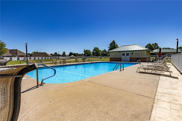 1300 N Main St Unit 213, Sikeston, MO 63801 - community pool with a patio area and an outdoor structure