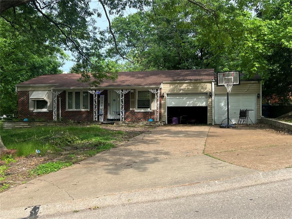 10744 Alliance Dr, Dellwood, MO 63136 - photo 1