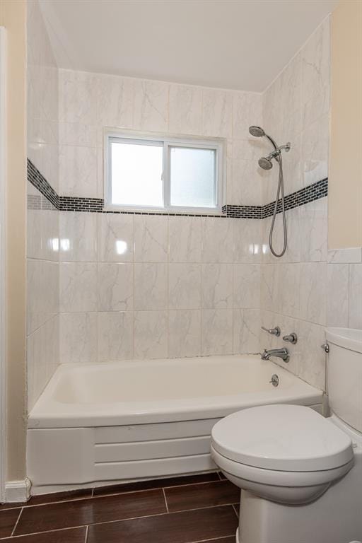 505 Stephanie Ln, Manchester, MO 63011 - full bath featuring toilet, bathtub / shower combination, wood tiled floors, and tile walls