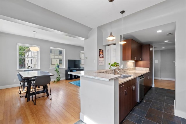 603 Westgate Ave Unit 603E, Saint Louis, MO 63130 - kitchen featuring a sink, baseboards, a peninsula, and recessed lighting