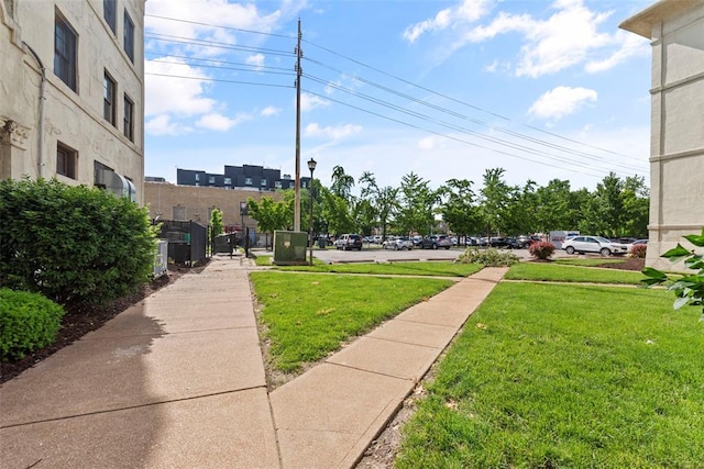 603 Westgate Ave Unit 603E, Saint Louis, MO 63130 - view of green lawn
