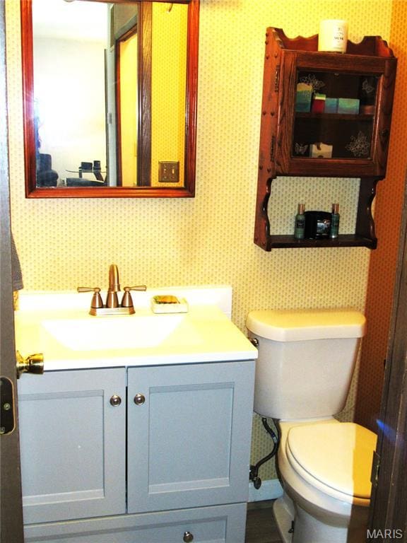 1826 Muny Vista Ct Unit B, Alton, IL 62002 - bathroom with vanity, toilet, and wallpapered walls