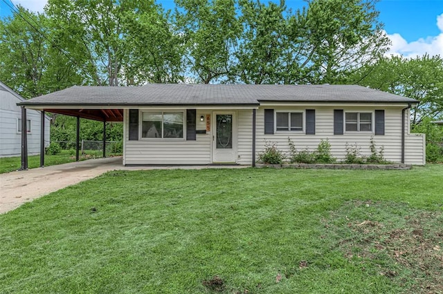 655 5th Plz, Florissant, MO 63031 - single story home featuring concrete driveway, an attached carport, and a front lawn