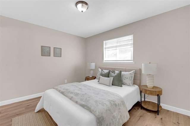 655 5th Plz, Florissant, MO 63031 - bedroom featuring light wood finished floors and baseboards