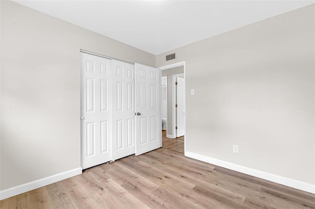 655 5th Plz, Florissant, MO 63031 - unfurnished bedroom featuring baseboards, light wood-style flooring, and a closet