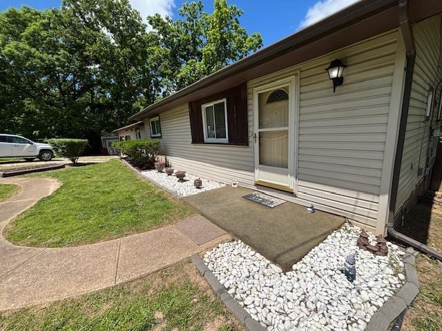 201 Penelope Pl, Olympian Village, MO 63020 - property entrance with a lawn