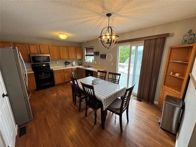 102 Riverview Bend Estates Dr, Crystal City, MO 63019 - dining room featuring dark wood-style floors, a chandelier, and a textured ceiling