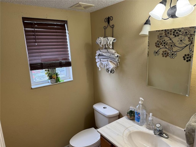 102 Riverview Bend Estates Dr, Crystal City, MO 63019 - half bath with toilet, vanity, and a textured ceiling