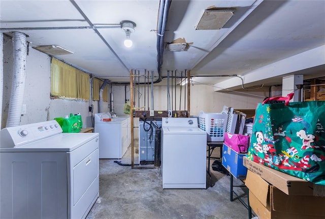 6691 Parker Rd Unit A, Florissant, MO 63033 - washroom with washer and dryer