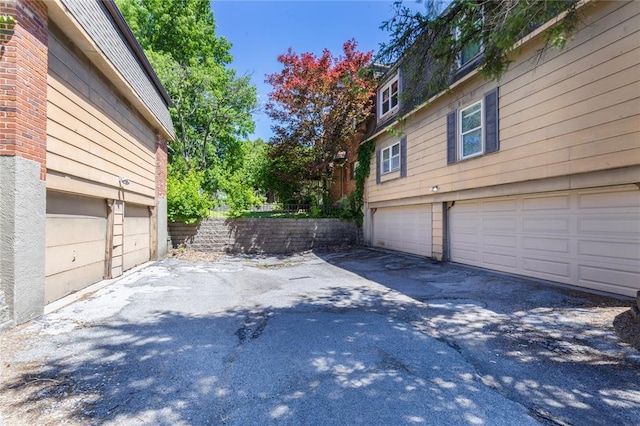 6691 Parker Rd Unit A, Florissant, MO 63033 - view of garage