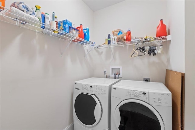 1355 Bloomfield Dr, Eureka, MO 63025 - laundry area with washing machine and dryer