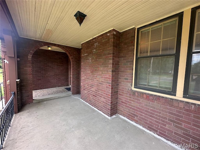 417 S Kingshighway St, Sikeston, MO 63801 - view of covered porch