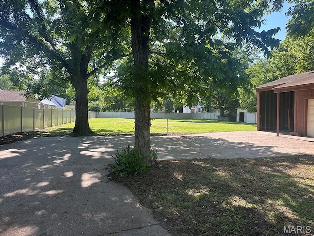 417 S Kingshighway St, Sikeston, MO 63801 - view of yard