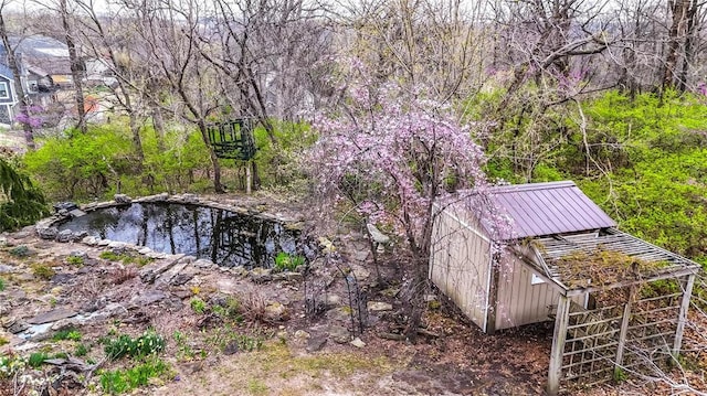 12810 Big Bend Rd, Kirkwood, MO 63122 - view of yard with an outdoor structure
