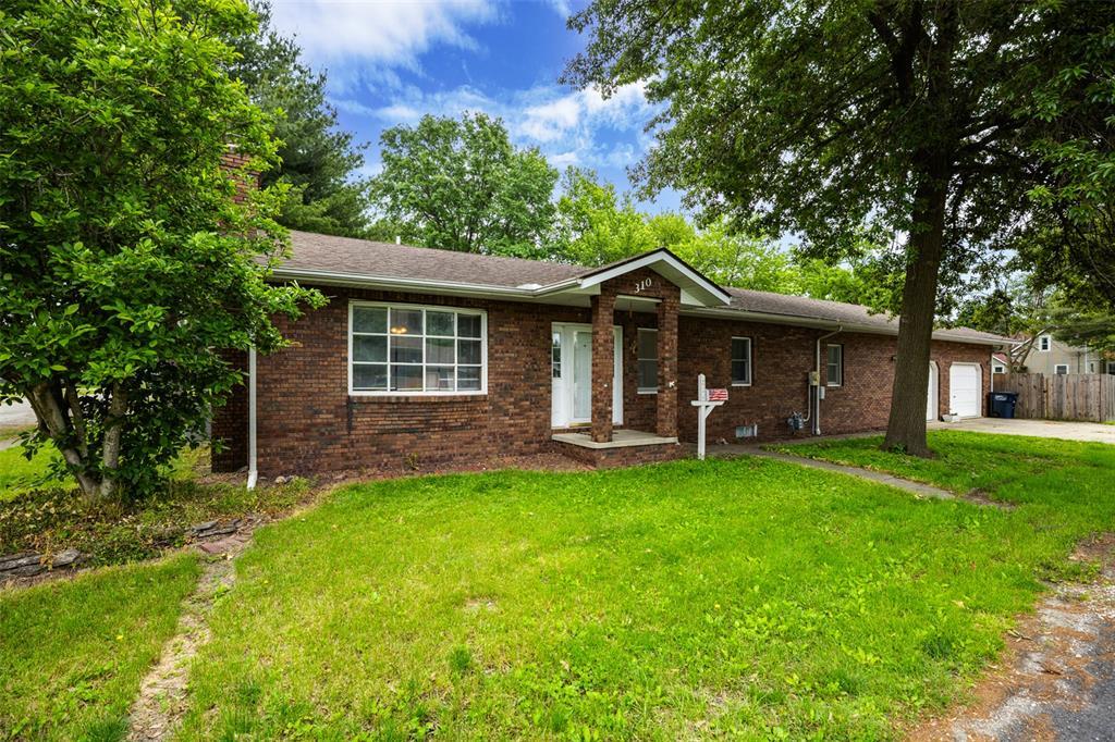 310 N Plum St, Mount Olive, IL 62069 - photo 1