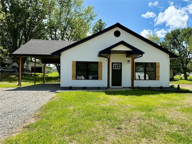 812 Main St, New London, MO 63459 - modern farmhouse style home with gravel driveway, an attached carport, and a front lawn