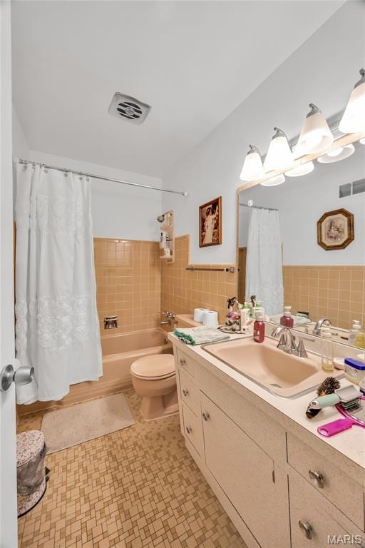 8967 New Sappington Rd, Crestwood, MO 63126 - bathroom featuring vanity, toilet, shower / bath combination with curtain, and tile patterned floors