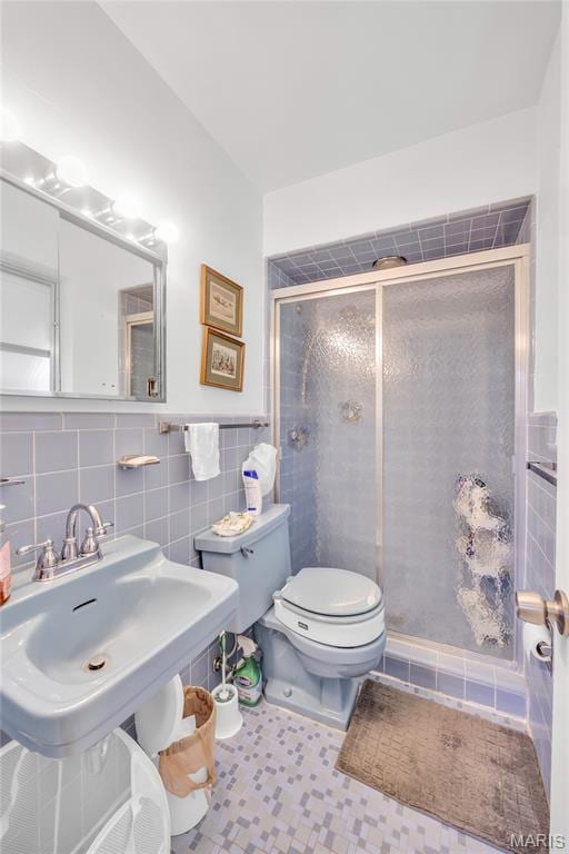 8967 New Sappington Rd, Crestwood, MO 63126 - full bath featuring toilet, a stall shower, tile walls, and a sink