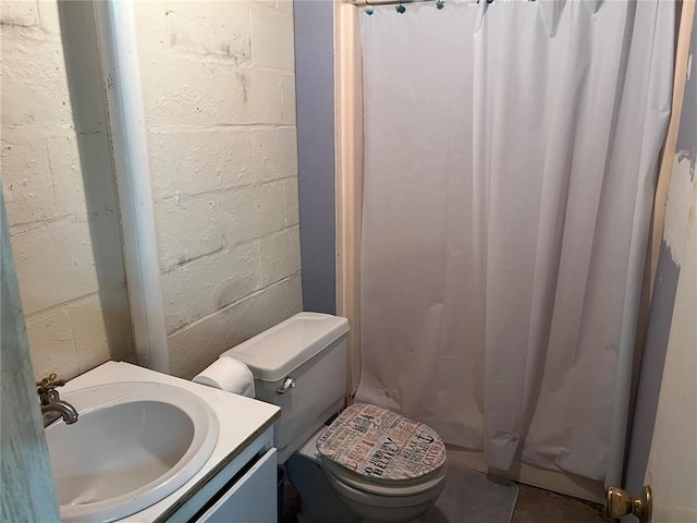 194 Craft Subdivision Rds, Greenville, MO 63944 - bathroom with vanity, concrete block wall, toilet, and a shower with shower curtain