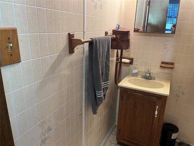 194 Craft Subdivision Rds, Greenville, MO 63944 - bathroom featuring tile walls and vanity