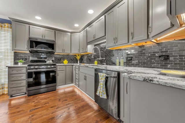 1354 Nutmeg Dr, Saint Charles, MO 63303 - kitchen featuring stainless steel appliances, gray cabinetry, and recessed lighting