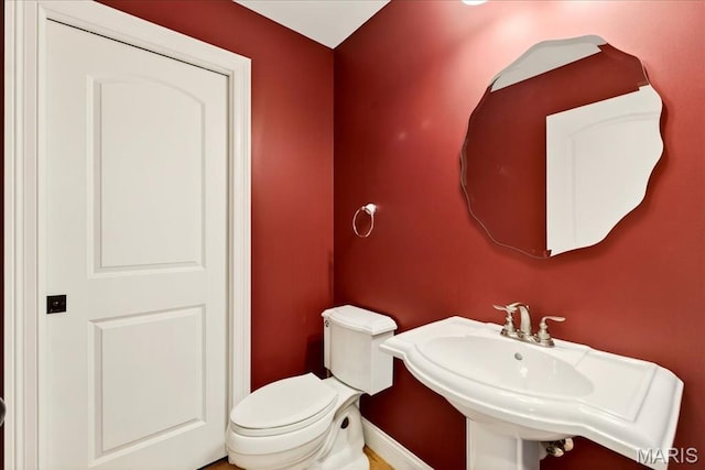 125 Park Lawn Est, Fenton, MO 63026 - half bath featuring toilet and a sink