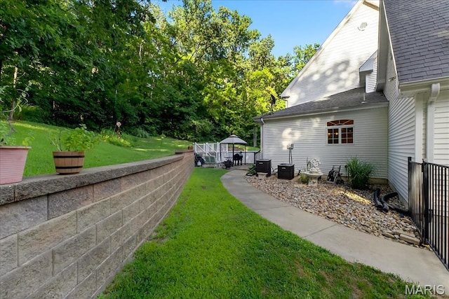 125 Park Lawn Est, Fenton, MO 63026 - view of yard with a gazebo