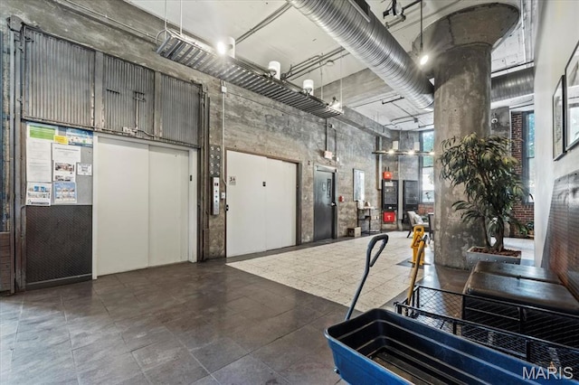 2020 Washington Ave Unit 210, Saint Louis, MO 63103 - community lobby featuring a high ceiling