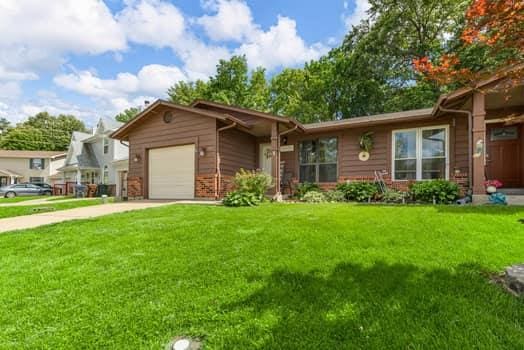 352 Della Dr, Saint Peters, MO 63376 - ranch-style home with concrete driveway, an attached garage, a front yard, and brick siding