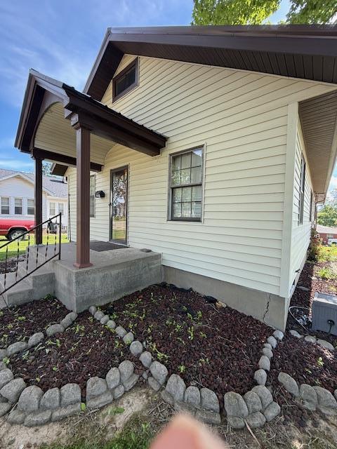 133 S Walnut St, Perryville, MO 63775 - view of front of home featuring a porch