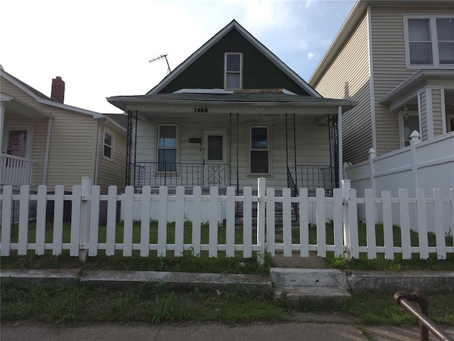 1825 Edwardsville Rd, Madison, IL 62060 - view of front of house featuring covered porch and a fenced front yard