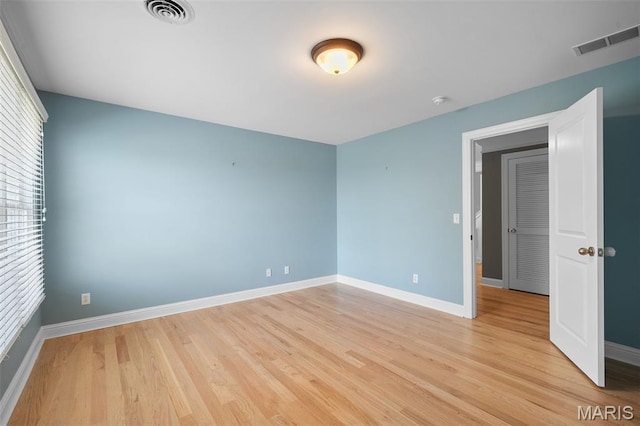 4516 Austin Point Ct, Saint Charles, MO 63304 - empty room featuring light wood-style floors and a smoke detector