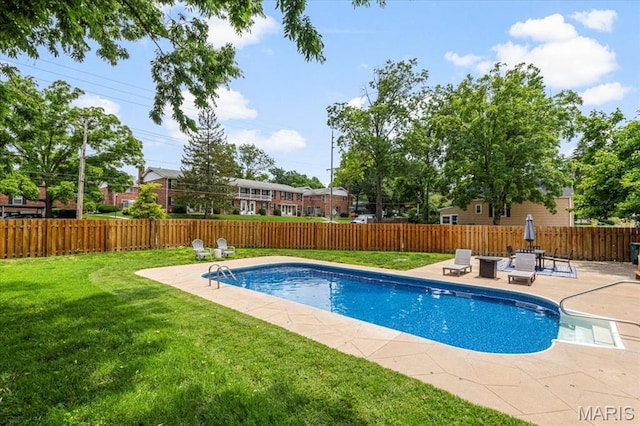 507 Alphonse Dr, Kirkwood, MO 63122 - view of swimming pool with a patio area