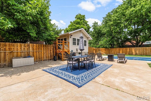 507 Alphonse Dr, Kirkwood, MO 63122 - fenced backyard featuring a patio